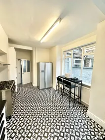Large 5-Bedroom House in Salford-Free Parking-Sleeps 10 - Image 5