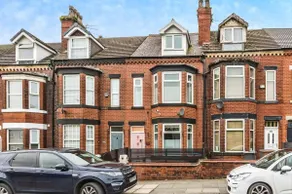 Large 5-Bedroom House in Salford-Free Parking-Sleeps 10 - Image 2