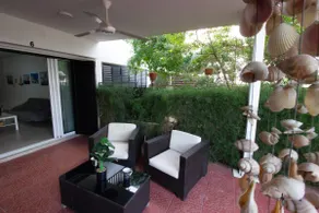 Large Veranda 2BR Walk to Beach - Image 4