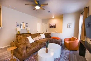 Luxury 4BR getaway near Zilker and COTA - Image 4