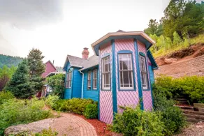 The Victorian at Valley Glen - Image 2