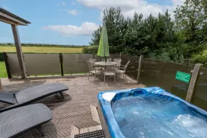 Tor Farm Lodges - Private Hot Tubs, Shared Seasonal Outdoor Pool, Dog Friendly - Image 2