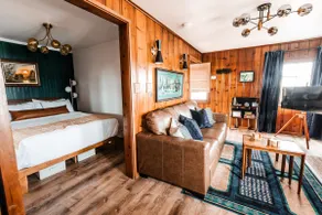 Drifter Cabin|Riverview+ Sauna+ HotTub+ Pickleball - Image 4