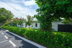 Modern 2BD/2BA Villa#3. Less than mile from beach. - Image 5