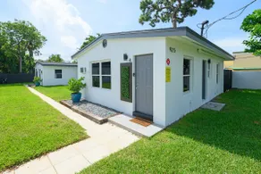 Modern 2BD/2BA Villa#3. Less than mile from beach. - Image 2