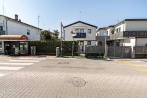 Stylish house near Venice With Parking - Image 2