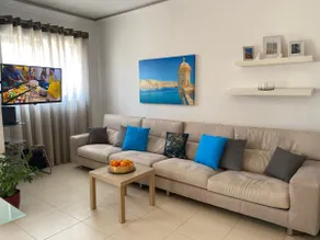 St Julians Cute Holiday Apartment with side seaview - Image 2