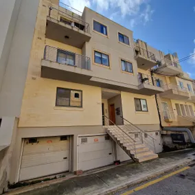 St Julians Cute Holiday Apartment with side seaview - Image 3