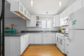 House in the Heart of Woods Hole - Image 5