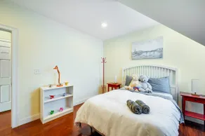 Free Parking | Stocked Kitchen | 10 min -> Boston - Image 5