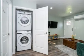 Near airport, SJSU, in unit w/d! - Image 5