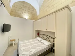 In the Court of Lecce - Image 2