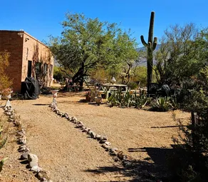 Knightly's Ranch Guesthouse - Image 5