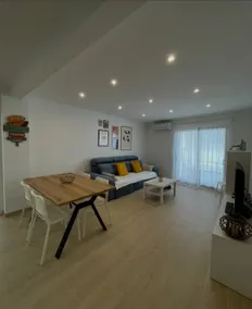 Cozy, large house with terrace - Image 3