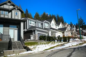 Peaceful Coquitlam Escape Surrounded by Nature - Image 3