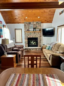 Walker's Four Seasons Chalet - Image 3