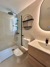 AeroSuites 201 Accommodation Madrid - Image 5