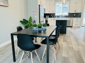 New open-space,3 bedrooms, AC home in NW Calgary - Image 5