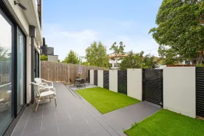 XV - Sun Soaked Ultimate Bentleigh Convenience - Image 3