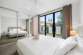 XV - Sun Soaked Ultimate Bentleigh Convenience - Image 2