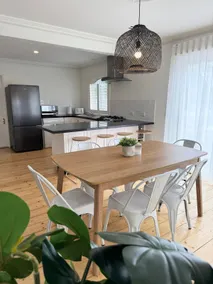 Stylish Bendigo Cottage-Walk to CBD, Cafés & Train - Image 4