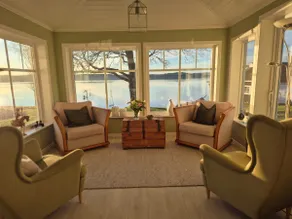 Unique property with sauna by the lake - Image 3