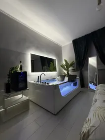 TROPICAL RHAPSODY - Jacuzzi & King Size a Torino Centro - Image 4