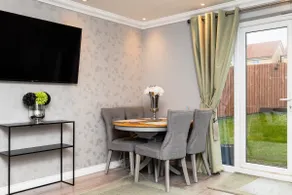 3 Bedroom House-private Parking - Image 2