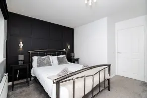 3 Bedroom House-private Parking - Image 3