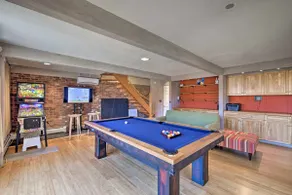 Home on 40 Acres with Pinball in Game Room - Image 5