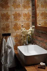 House Bibi-Historic Cottage & Bath - Image 3