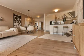 Designer apartment: south-facing balcony and lake view - Image 2