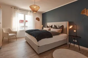 Designer apartment: south-facing balcony and lake view - Image 3
