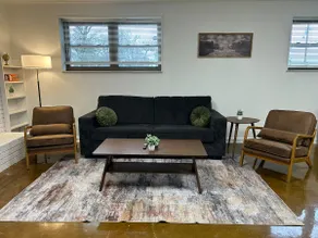 Charming One Bedroom One Bath w/ Mountain Views! - Image 2