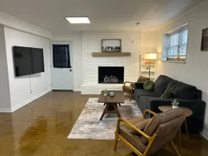 Charming One Bedroom One Bath w/ Mountain Views! - Image 4
