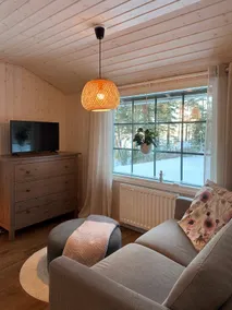 Cottage by the lake - Image 2