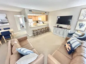 Beachfront 2 Bedroom In Town - Image 2