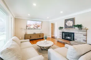 Scenic 4BR Pond View w/Cozy 3 Season Sunroom - Image 4