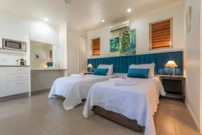 Blue Summit Hideaway -Luxury King/Twin Spa Villa 6 - Image 4