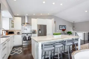 Beautiful 4BR Open Concept Home W/Wet Bar Near MOA - Image 2
