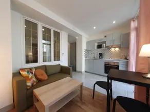 Downtown, ground floor, courtyard, air conditioning, heating - Image 3