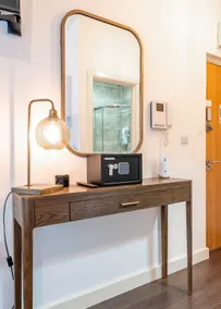 Stylish Studio Retreat in an Upscale Area - Image 3
