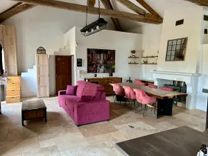 West Wing Loft-style flat with private balcony - Image 5