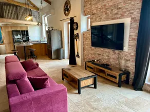 West Wing Loft-style flat with private balcony - Image 3