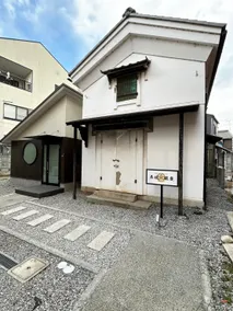 Hikone Ginza Guest House, a renovated 100-year-old warehouse with a retro atmosphere - Image 4