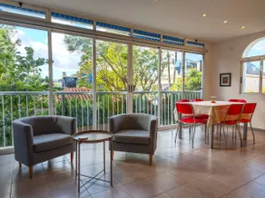 Corner apartment with patio by the beach - Image 2