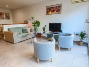 Corner apartment with patio by the beach - Image 3