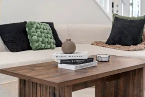 Spacious Home - Yard - Game Room - Image 4