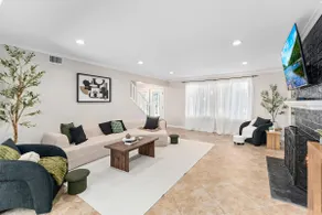 Spacious Home - Yard - Game Room - Image 5