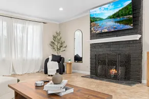 Spacious Home - Yard - Game Room - Image 3